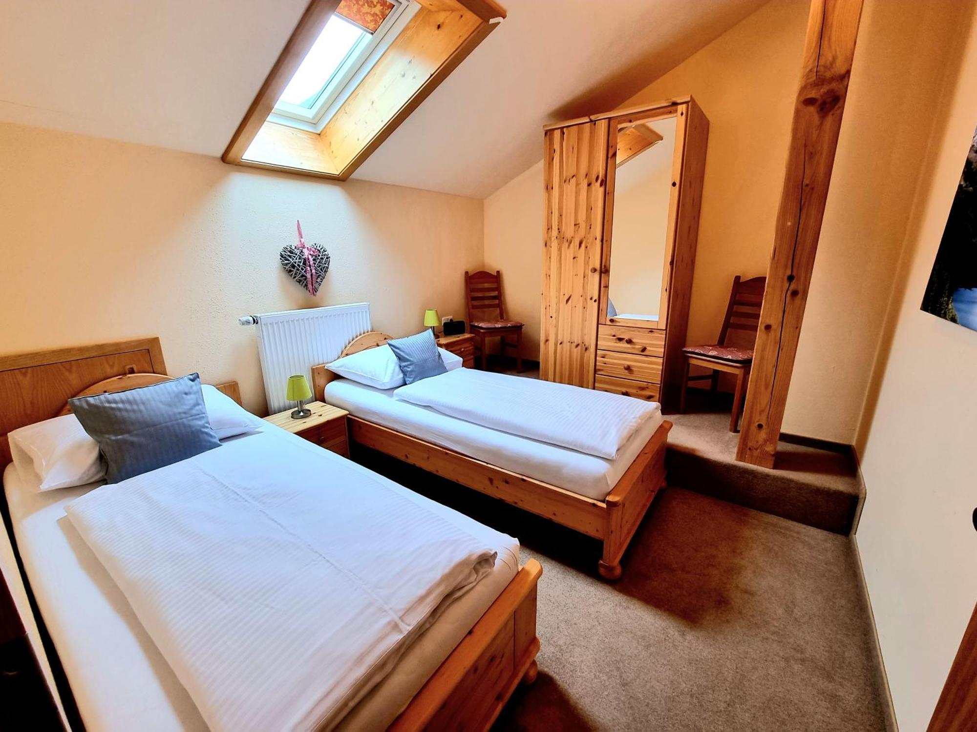 Seehotel Hartung & Ferienappartements Füssen Pokoj fotografie